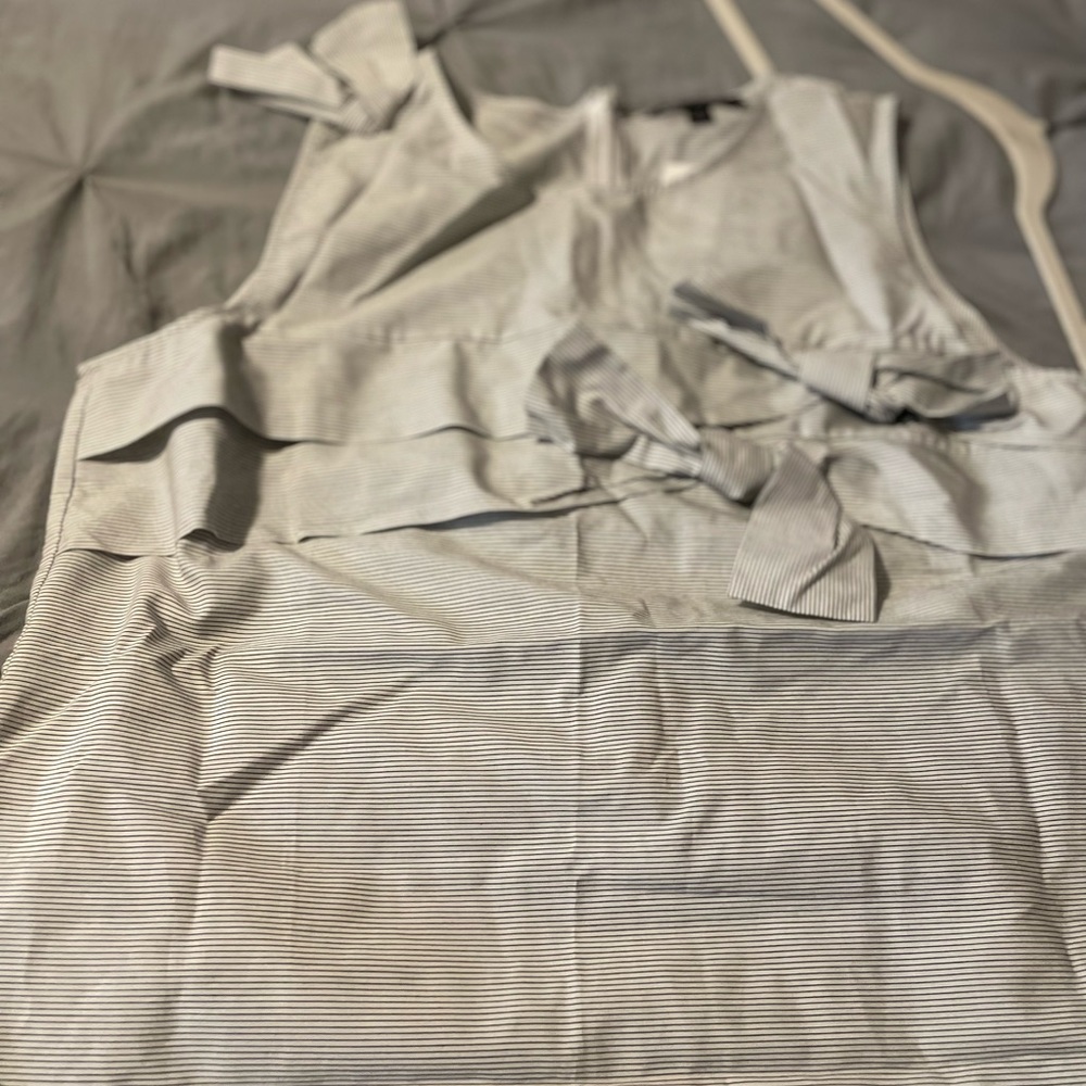 NWT BANANA REPUBLIC TOP M